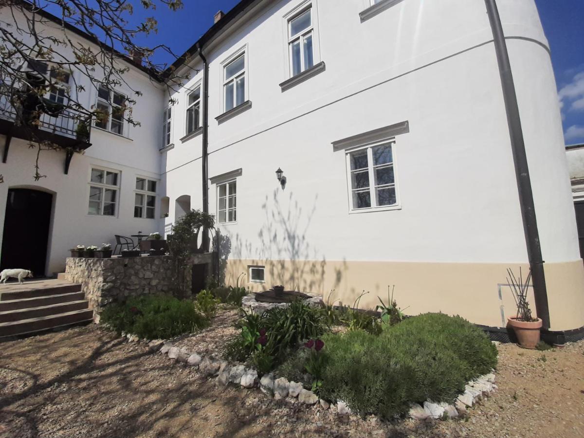 Vienna Homestay *